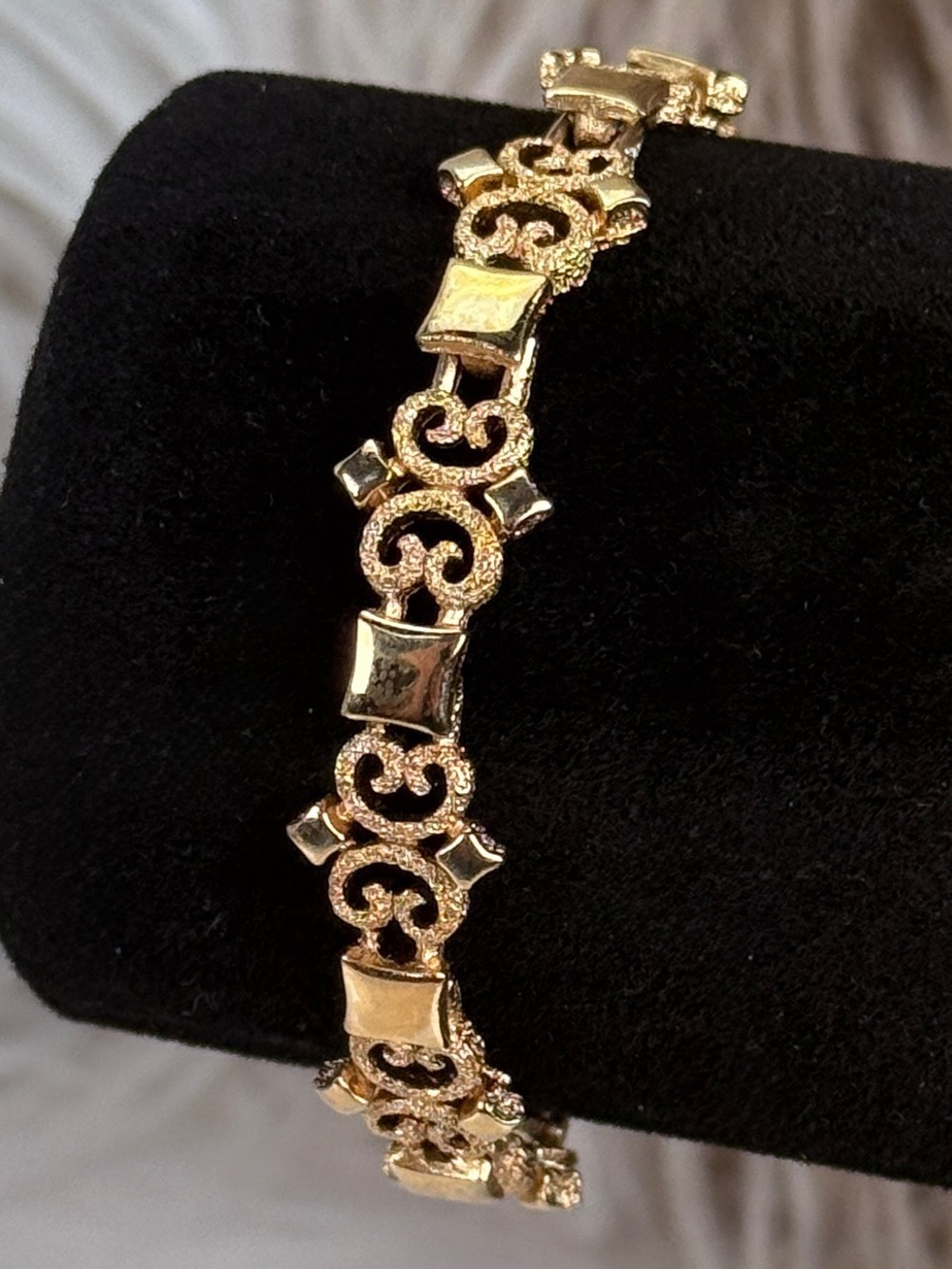 Vintage 1971 Avon Precious Pretenders Goldtone Filigree Bracelet